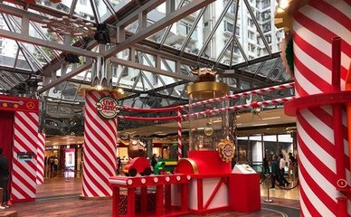 香港太古城中心“圣诞工厂”主题圣诞场景美陈展